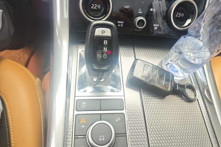 Used Land Rover Range Sport 2021 3.0 L6 YAO Black Edition Gear Lever