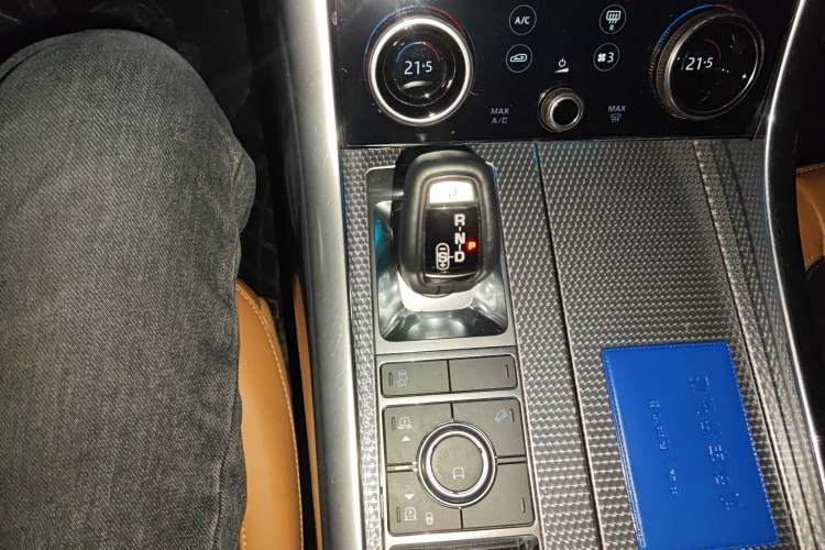 Used Land Rover Range Sport 2021 3.0 L6 YAO Black Edition Gear Lever