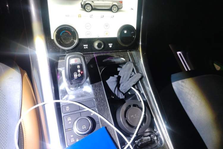 Used Land Rover Range Sport 2021 3.0 L6 YAO Black Edition Gear Lever