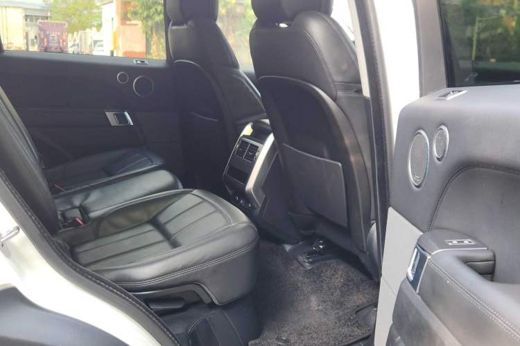 Used Land Rover Range Sport 2021 3.0 L6 SE Interior 2