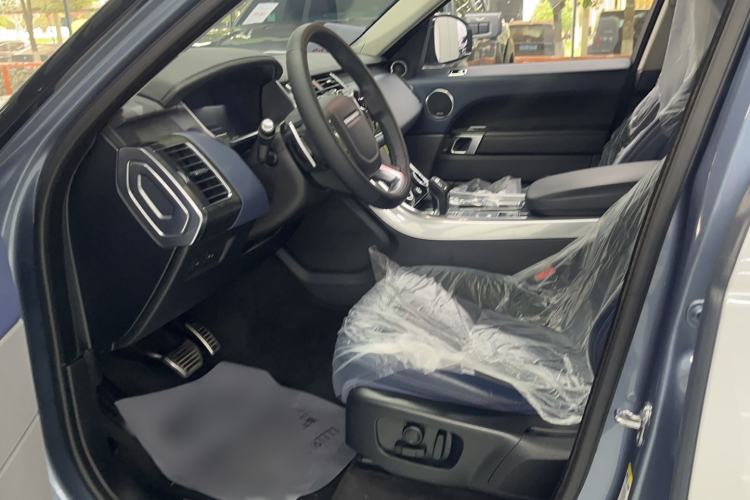 Used Land Rover Range Sport 2021 3.0 L6 YAO Black Edition Interior 4