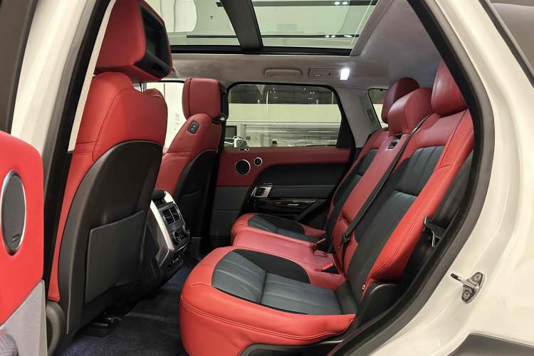 Used Land Rover Range Sport 2021 3.0 L6 HST Interior 6