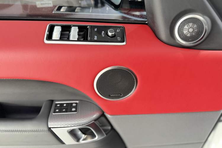 Used Land Rover Range Sport 2021 3.0 L6 YAO Black Edition Interior 9