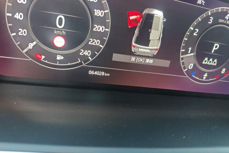 Used Land Rover Range Sport 2021 3.0 L6 YAO Black Edition Odometer Close Up