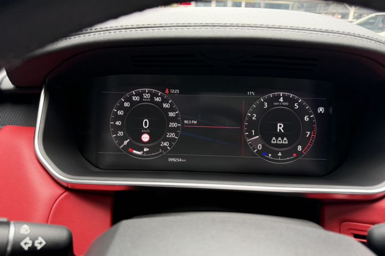 Used Land Rover Range Sport 2021 3.0 L6 YAO Black Edition Odometer Close Up