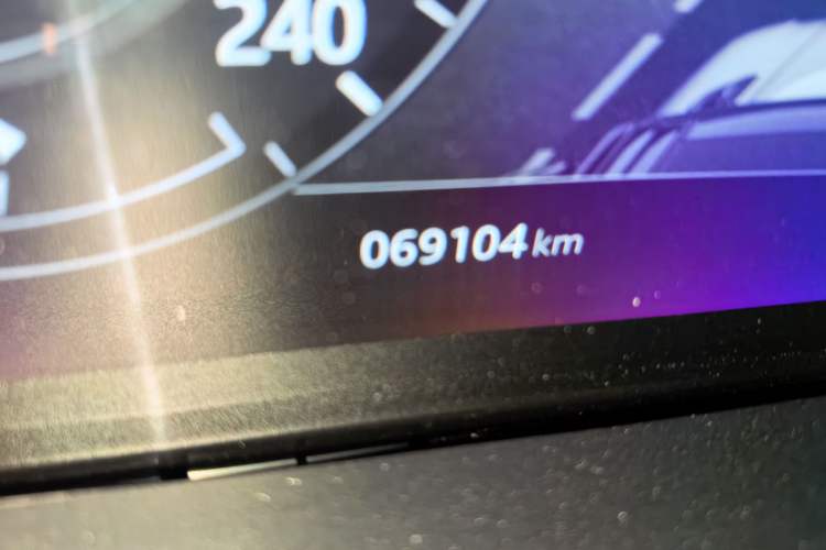 Used Land Rover Range Sport 2021 3.0 L6 YAO Black Edition Odometer Close Up