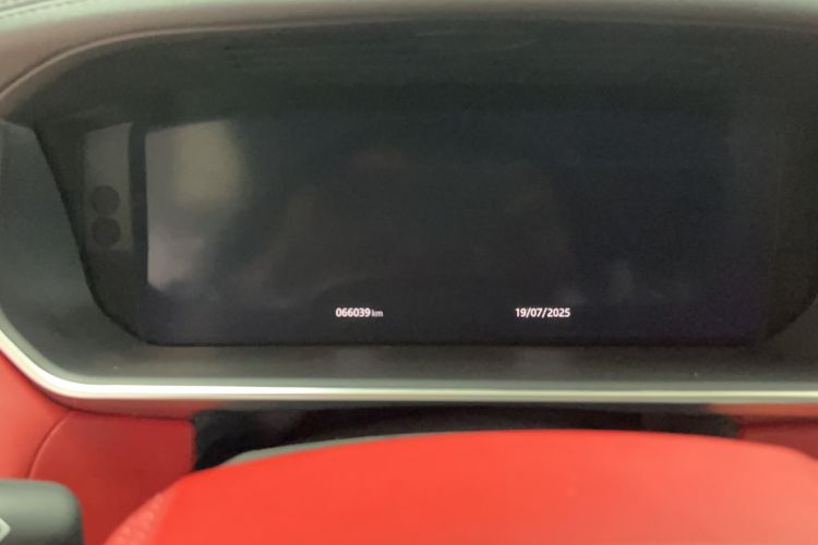Used Land Rover Range Sport 2021 3.0 L6 HST Odometer Close Up