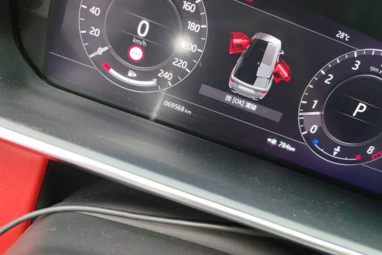 Used Land Rover Range Sport 2021 3.0 L6 YAO Black Edition Odometer Close Up