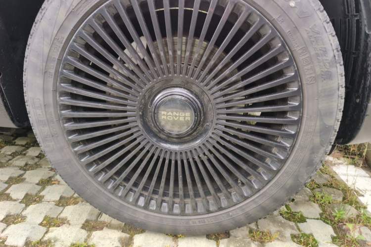 Used Land Rover Range Sport 2021 3.0 L6 SE Right Front Wheel Hub