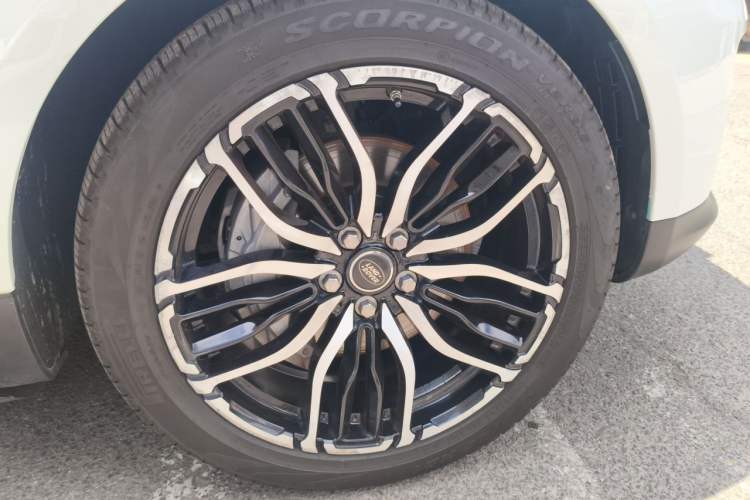 Used Land Rover Range Sport 2021 3.0 L6 SE Right Front Wheel Hub