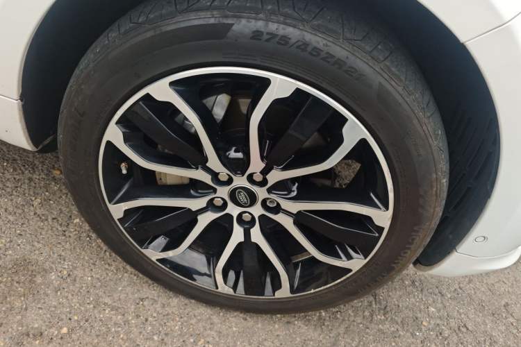Used Land Rover Range Sport 2021 3.0 L6 YAO Black Edition Right Front Wheel Hub