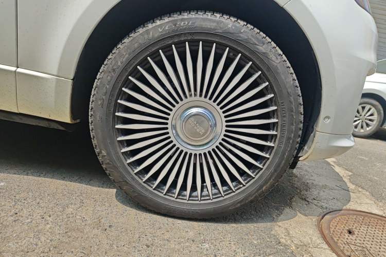 Used Land Rover Range Sport 2021 3.0 L6 YAO Black Edition Right Front Wheel Hub