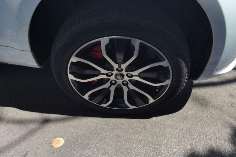 Used Land Rover Range Sport 2021 3.0 L6 YAO Black Edition Right Front Wheel Hub
