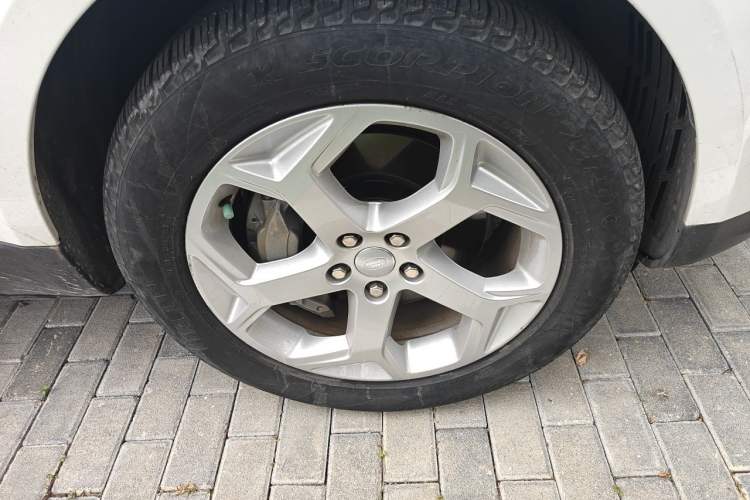Used Land Rover Range Sport 2021 3.0 L6 SE Right Front Wheel Hub