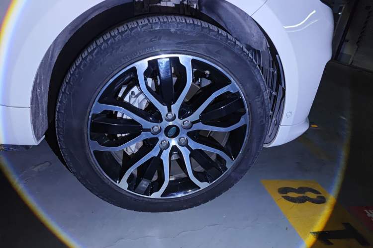 Used Land Rover Range Sport 2021 3.0 L6 YAO Black Edition Right Front Wheel Hub