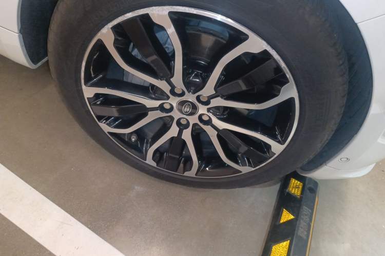 Used Land Rover Range Sport  Right Front Wheel Hub