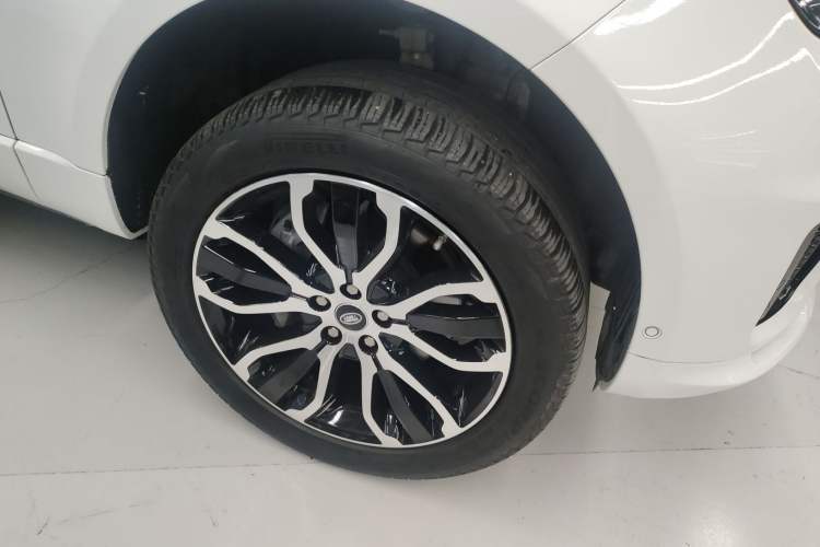 Used Land Rover Range Sport 2021 3.0 L6 YAO Black Edition Right Front Wheel Hub