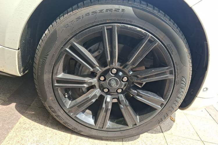 Used Land Rover Range Sport 2021 3.0 L6 YAO Black Edition Right Front Wheel Hub