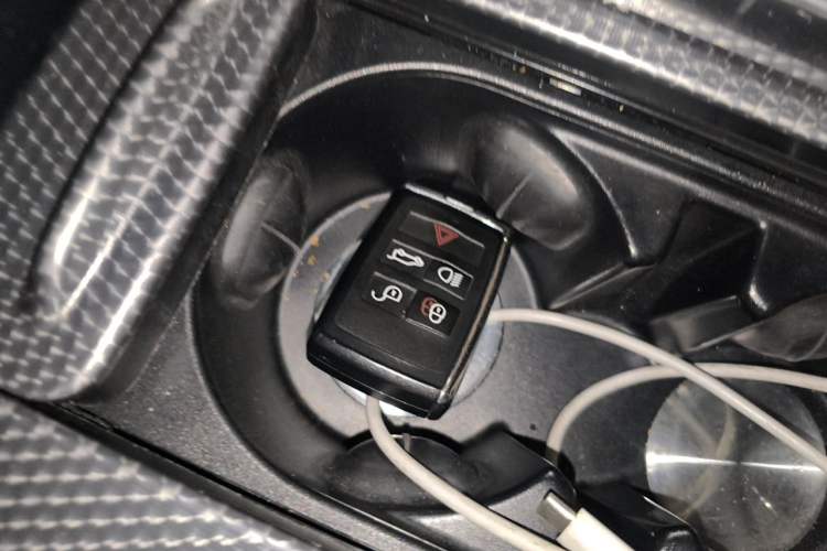 Used Land Rover Range Sport 2021 3.0 L6 YAO Black Edition Vehicle Key