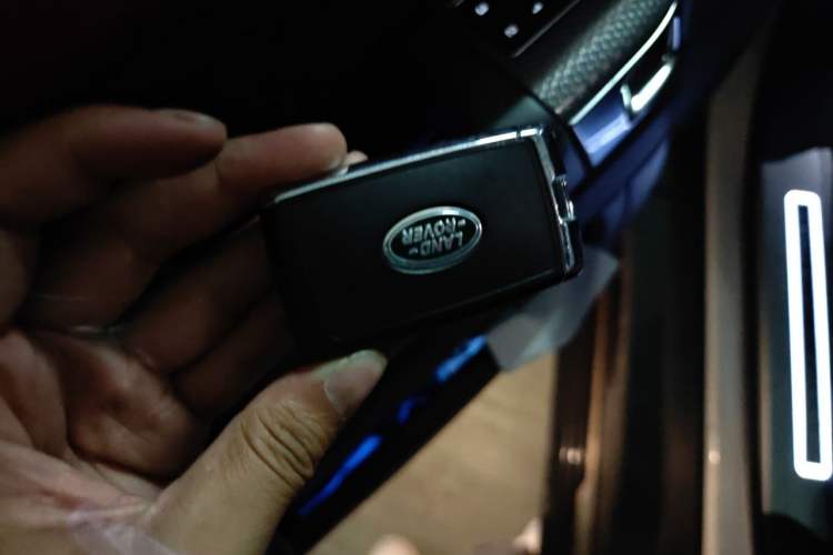 Used Land Rover Range Sport 2021 3.0 L6 YAO Black Edition Vehicle Key