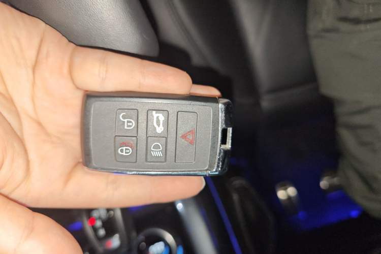 Used Land Rover Range Sport 2021 3.0 L6 YAO Black Edition Vehicle Key