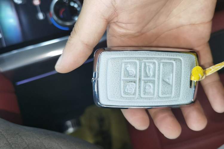 Used Land Rover Range Sport 2021 3.0 L6 YAO Black Edition Vehicle Key