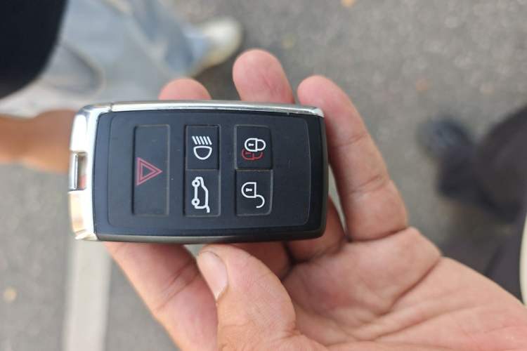 Used Land Rover Range Sport 2021 3.0 L6 YAO Black Edition Vehicle Key