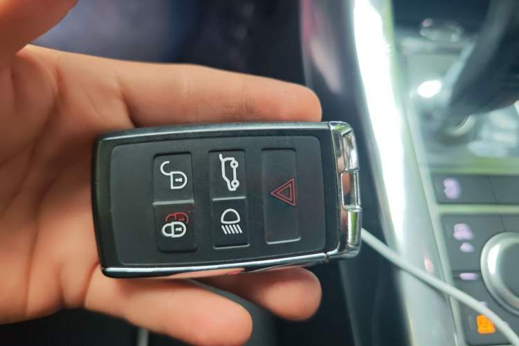 Used Land Rover Range Sport 2021 3.0 L6 YAO Black Edition Vehicle Key