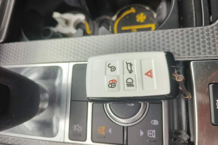 Used Land Rover Range Sport 2021 3.0 L6 YAO Black Edition Vehicle Key