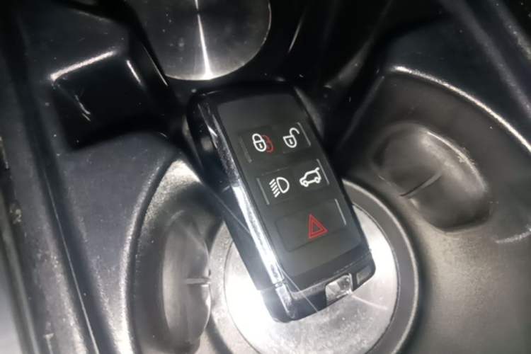 Used Land Rover Range Sport 2021 3.0 L6 YAO Black Edition Vehicle Key