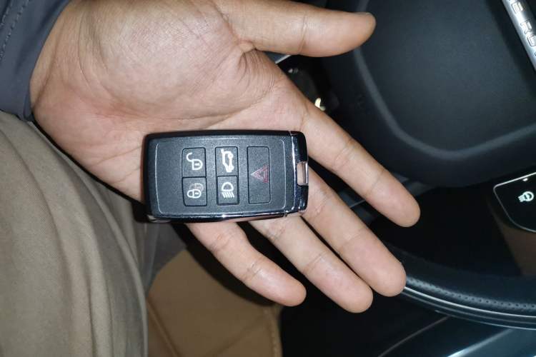 Used Land Rover Range Sport 2021 3.0 L6 YAO Black Edition Vehicle Key