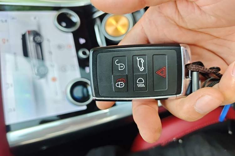 Used Land Rover Range Sport 2021 3.0 L6 YAO Black Edition Vehicle Key