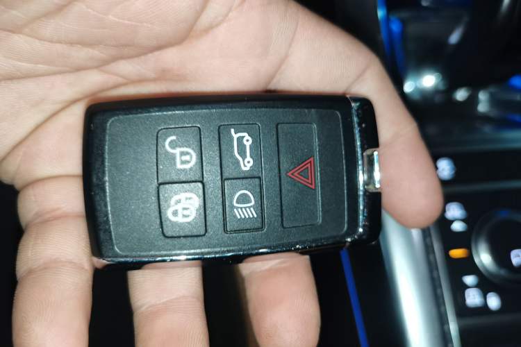 Used Land Rover Range Sport 2021 3.0 L6 YAO Black Edition Vehicle Key