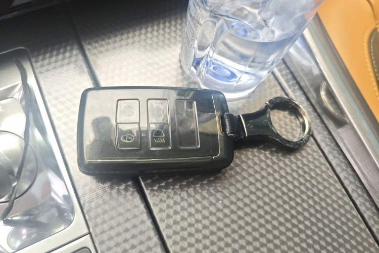 Used Land Rover Range Sport 2021 3.0 L6 YAO Black Edition Vehicle Key