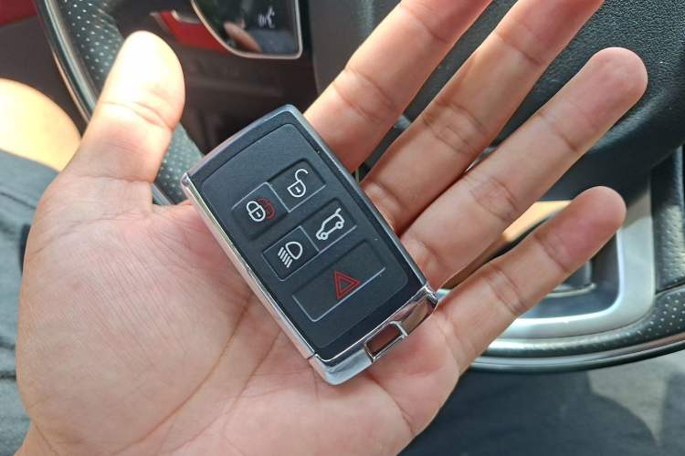 Used Land Rover Range Sport 2021 3.0 L6 YAO Black Edition Vehicle Key