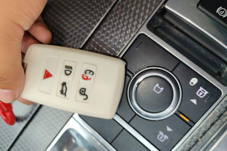 Used Land Rover Range Sport 2021 3.0 L6 YAO Black Edition Vehicle Key