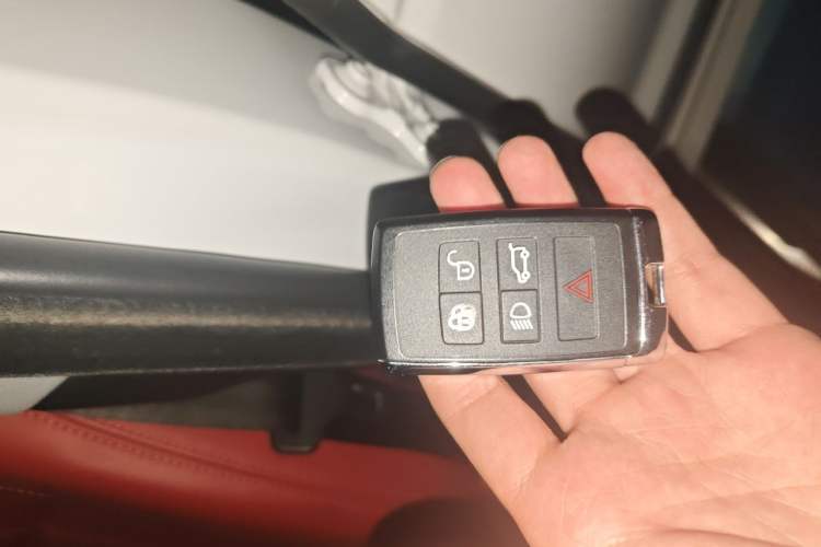 Used Land Rover Range Sport 2021 3.0 L6 YAO Black Edition Vehicle Key