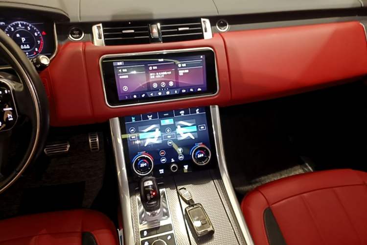 Used Land Rover Range Sport 2022 3.0 L6 YAO Black Edition Audio And AC Panel