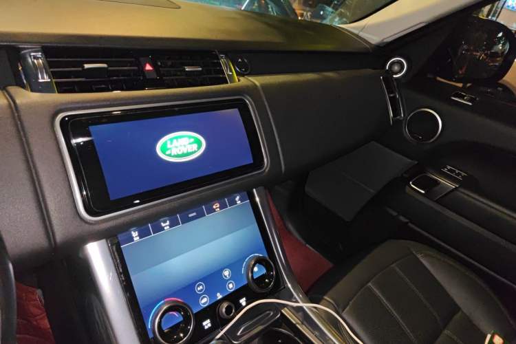 Used Land Rover Range Sport 2022 3.0 L6 SE Audio And AC Panel