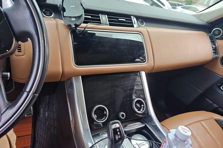 Used Land Rover Range Sport 2022 3.0 L6 YAO Black Edition Audio And AC Panel