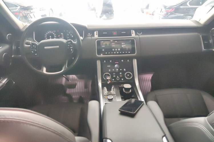 Used Land Rover Range Sport 2022 3.0 L6 SE Center Console