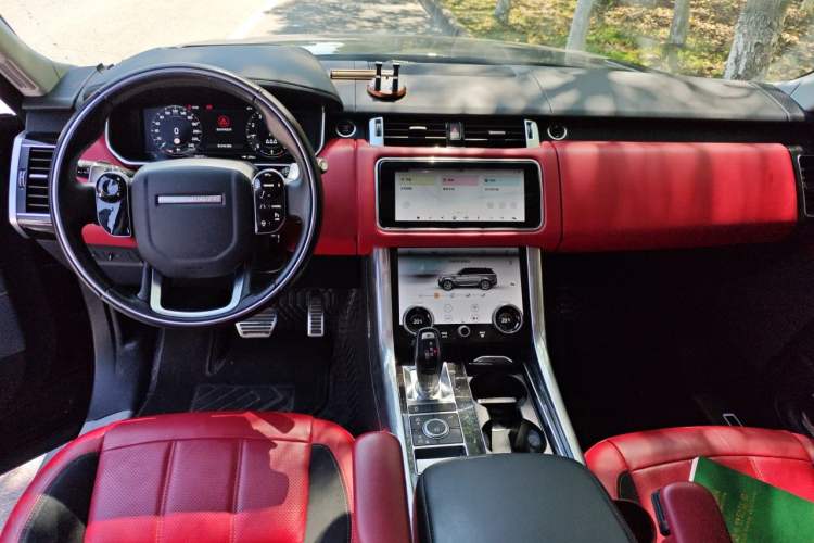 Used Land Rover Range Sport 2022 3.0 L6 SE Center Console