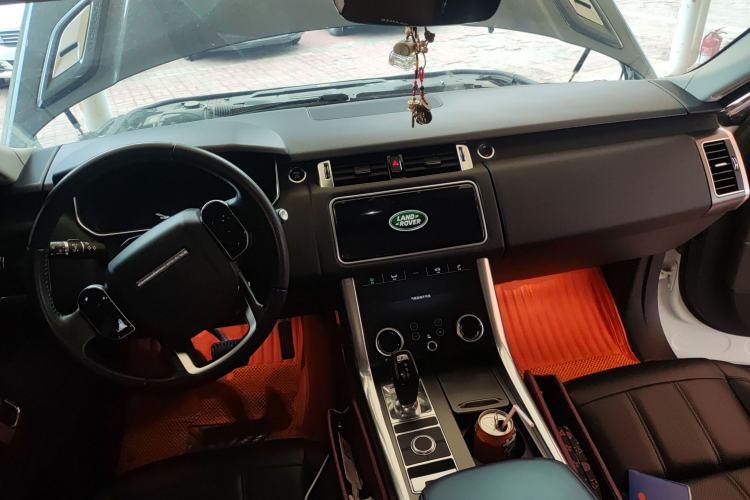 Used Land Rover Range Sport 2022 3.0 L6 SE Center Console