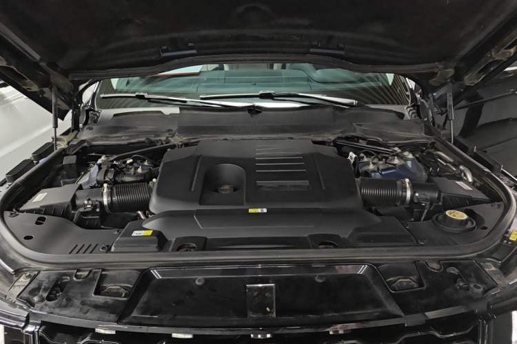 Used Land Rover Range Sport 2022 3.0 L6 Ink Blue Glitter Edition Engine Bay