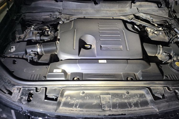 Used Land Rover Range Sport 2022 3.0 L6 YAO Black Edition Engine Bay