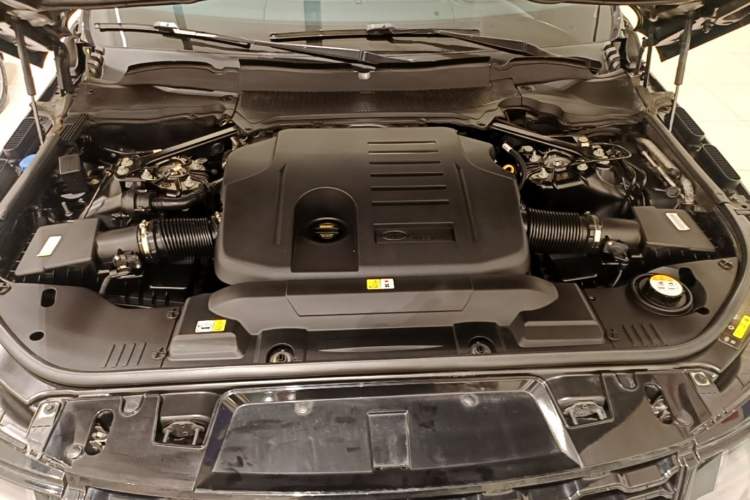Used Land Rover Range Sport 2022 3.0 L6 YAO Black Edition Engine Bay