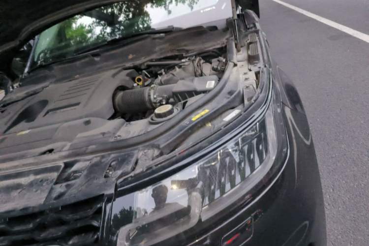 Used Land Rover Range Sport 2022 3.0 L6 YAO Black Edition Engine Bay Left