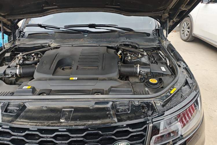 Used Land Rover Range Sport 2022 3.0 L6 HST Engine Bay Left