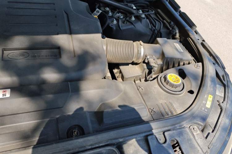 Used Land Rover Range Sport 2022 3.0 L6 SE Engine Bay Left
