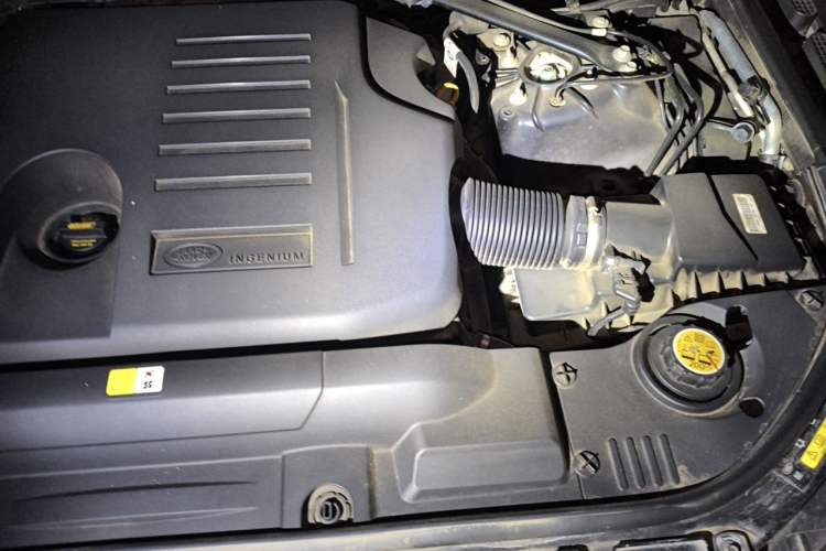 Used Land Rover Range Sport 2022 3.0 L6 YAO Black Edition Engine Bay Left